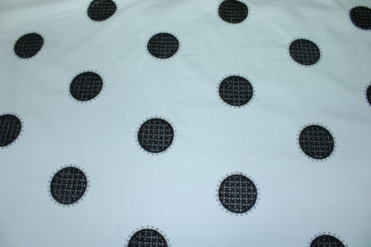Tissu broderie anglaise - blanc et noir - photo 5/5 | So Tissus