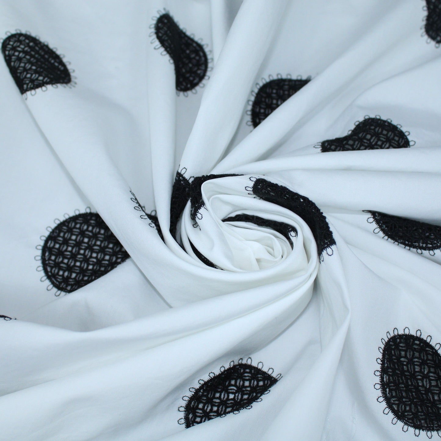 Tissu broderie anglaise - blanc et noir - photo 1/5 | So Tissus