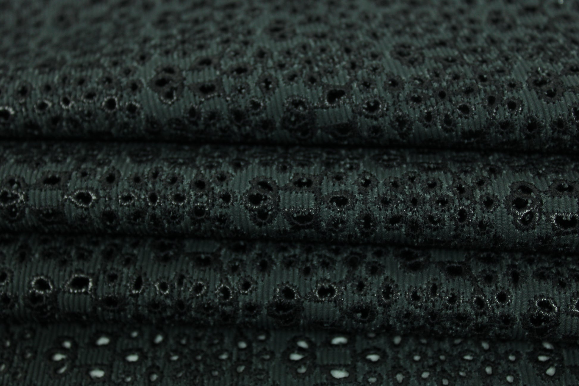 Tissu broderie anglaise épaisse - fleuri - noir - photo 2/5 | So Tissus