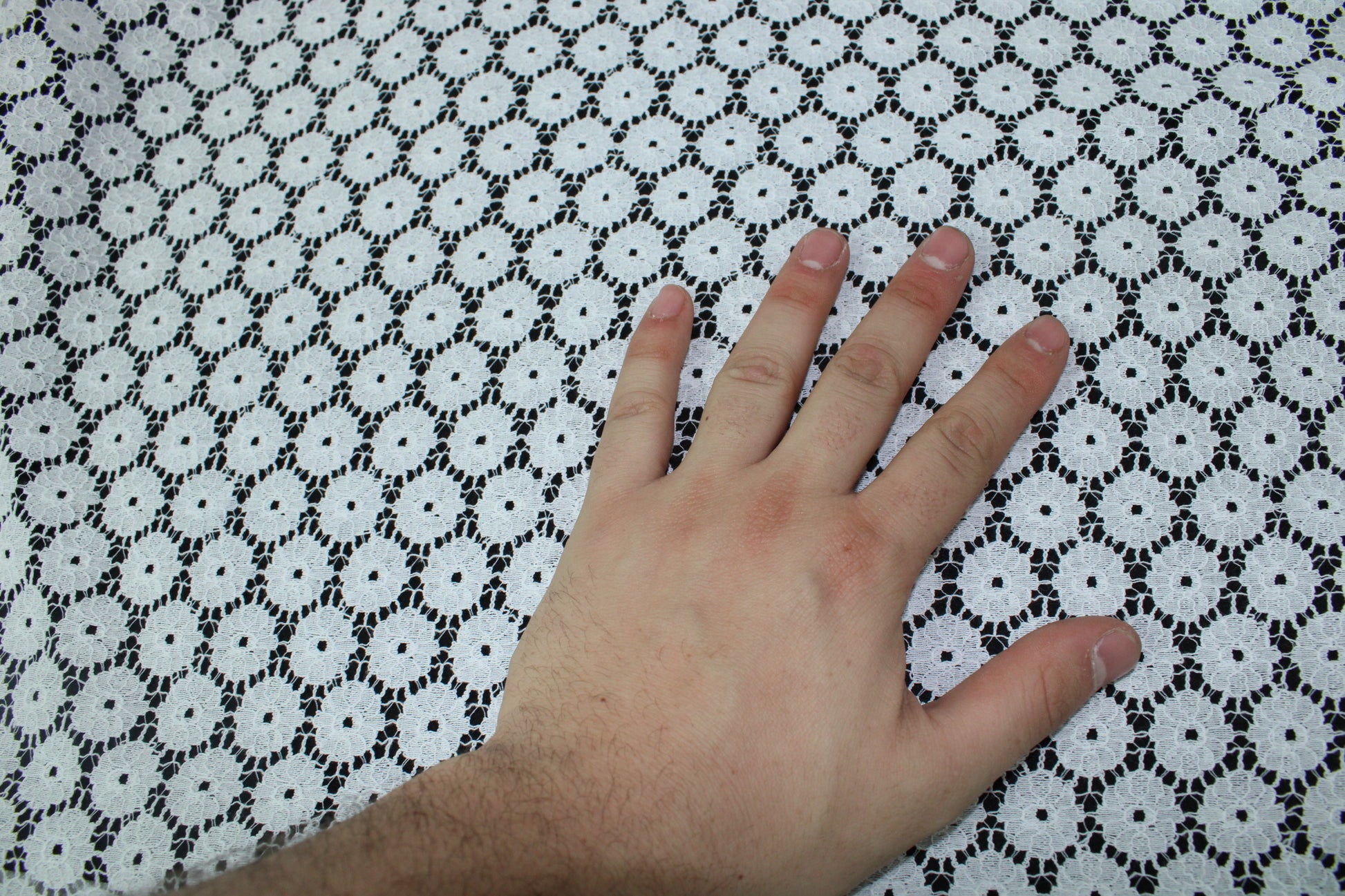 Tissu dentelle - motif circulaire - blanc - photo 4/5 | So Tissus