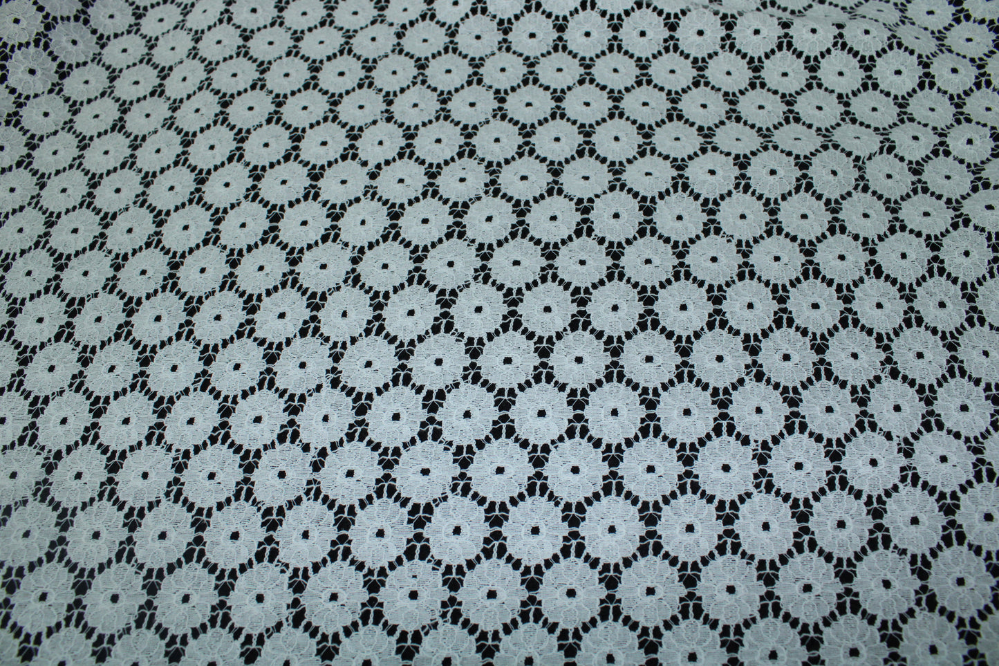 Tissu dentelle - motif circulaire - blanc - photo 5/5 | So Tissus