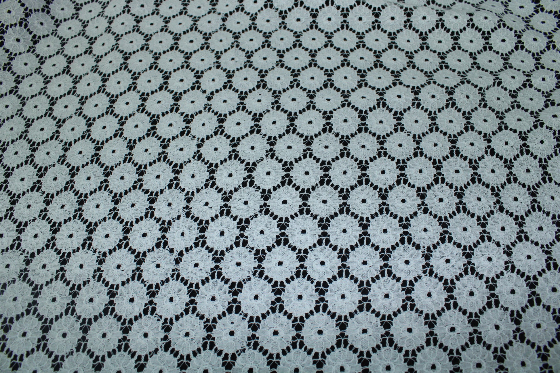 Tissu dentelle - motif circulaire - blanc - photo 5/5 | So Tissus