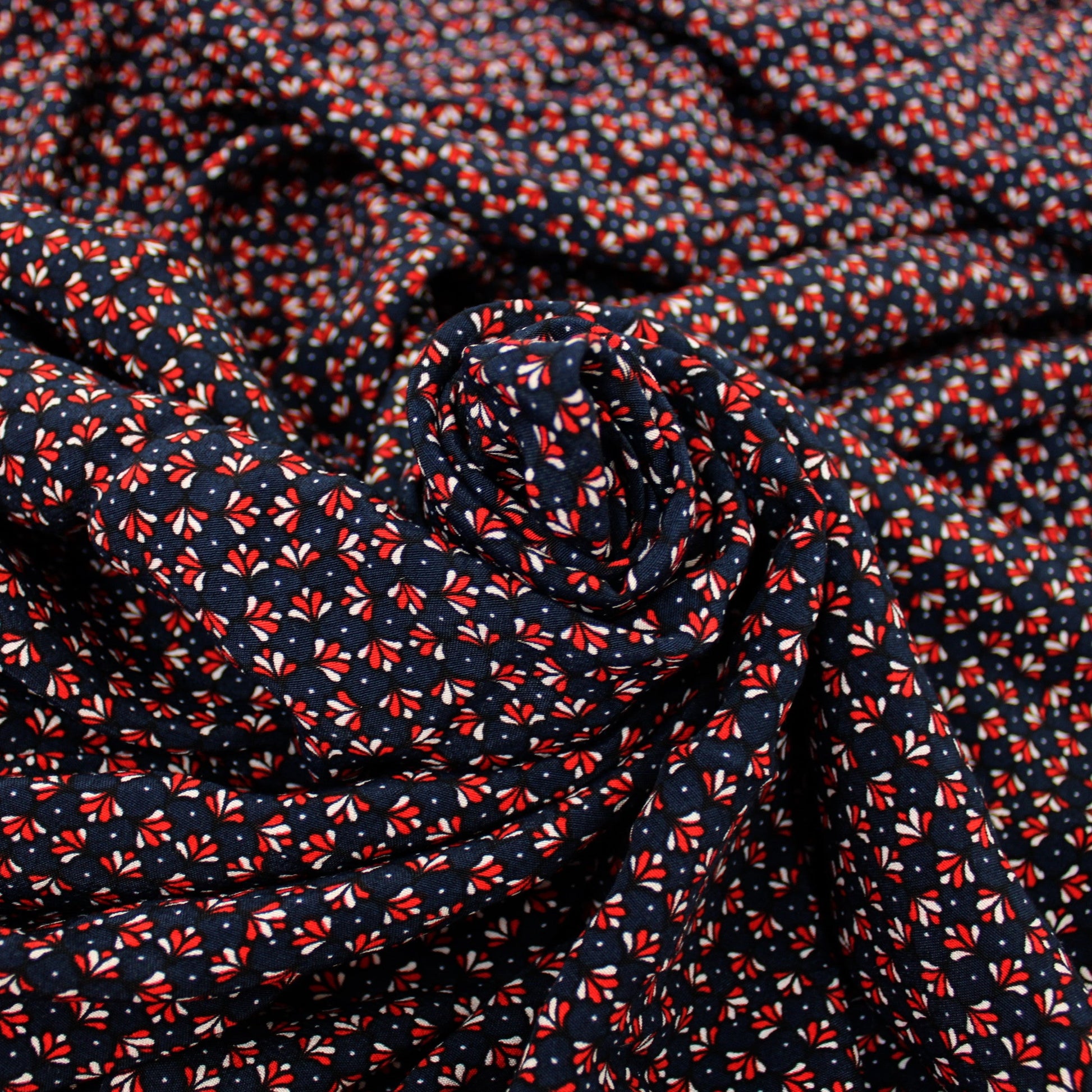 Tissu crêpe viscose - imprimé lotus abstrait - photo 1/5 | So Tissus