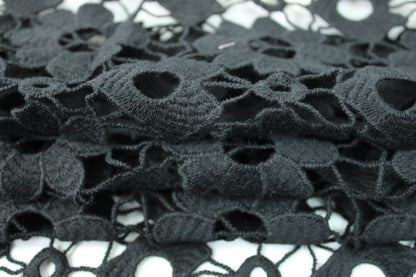 Tissu guipure à motif fleuri - noir - photo 2/5 | So Tissus