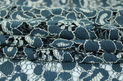 Tissu dentelle fleuri - bleu pétrole et blanc - photo 2/5 | So Tissus