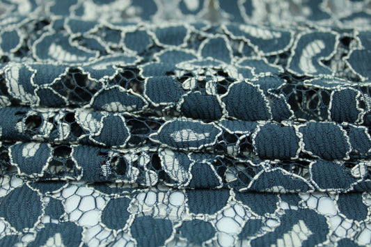 Tissu dentelle fleuri - bleu pétrole et blanc - photo 2/5 | So Tissus
