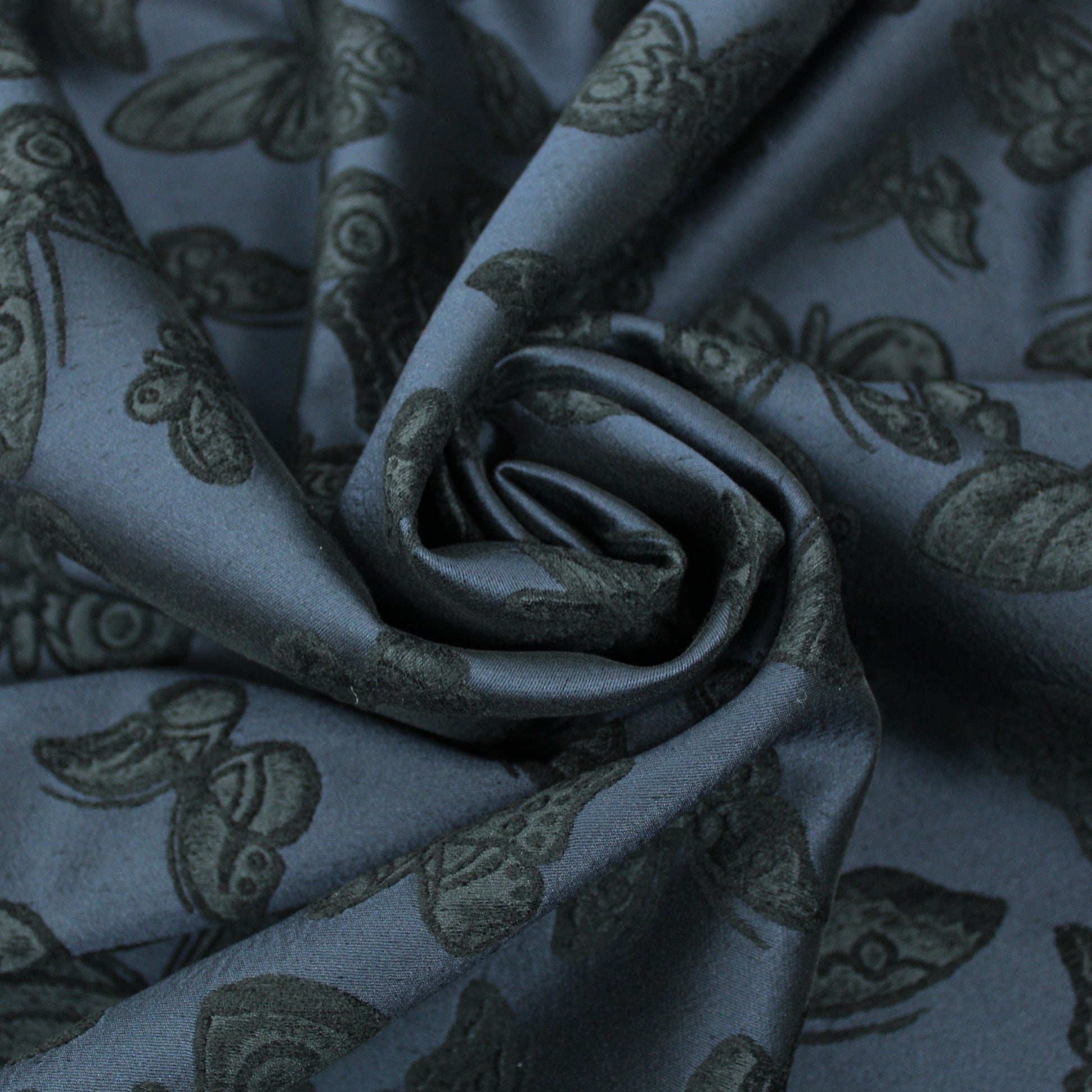 Tissu brocart motif papillons - ton bleu marine - photo 1/5 | So Tissus