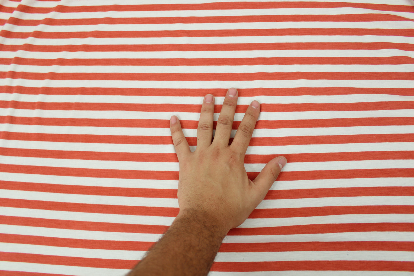 Tissu maille jersey - à rayures - corail et blanc - photo 4/5 | So Tissus