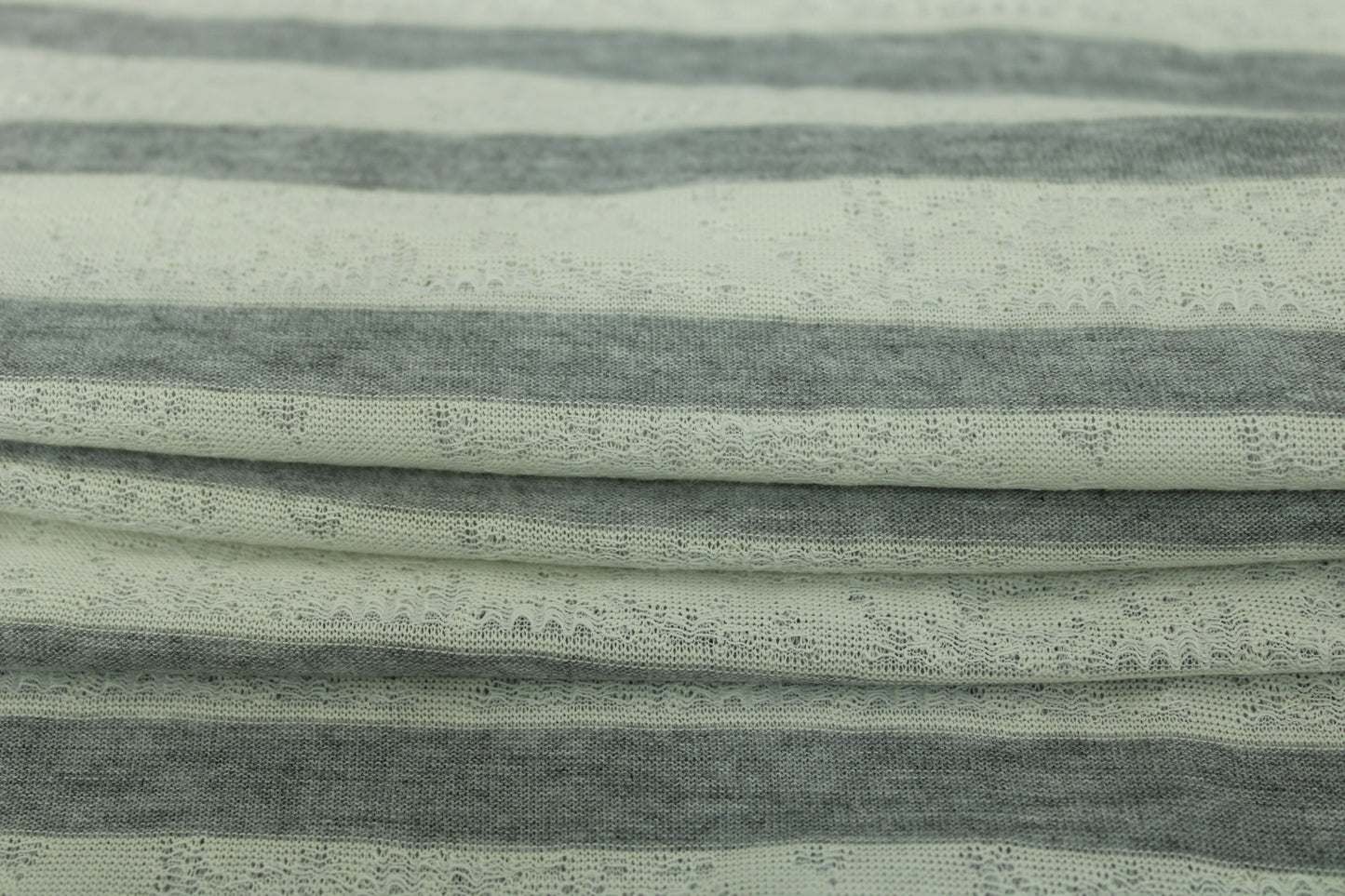 Tissu maille jersey - à rayures - gris et blanc - photo 2/5 | So Tissus
