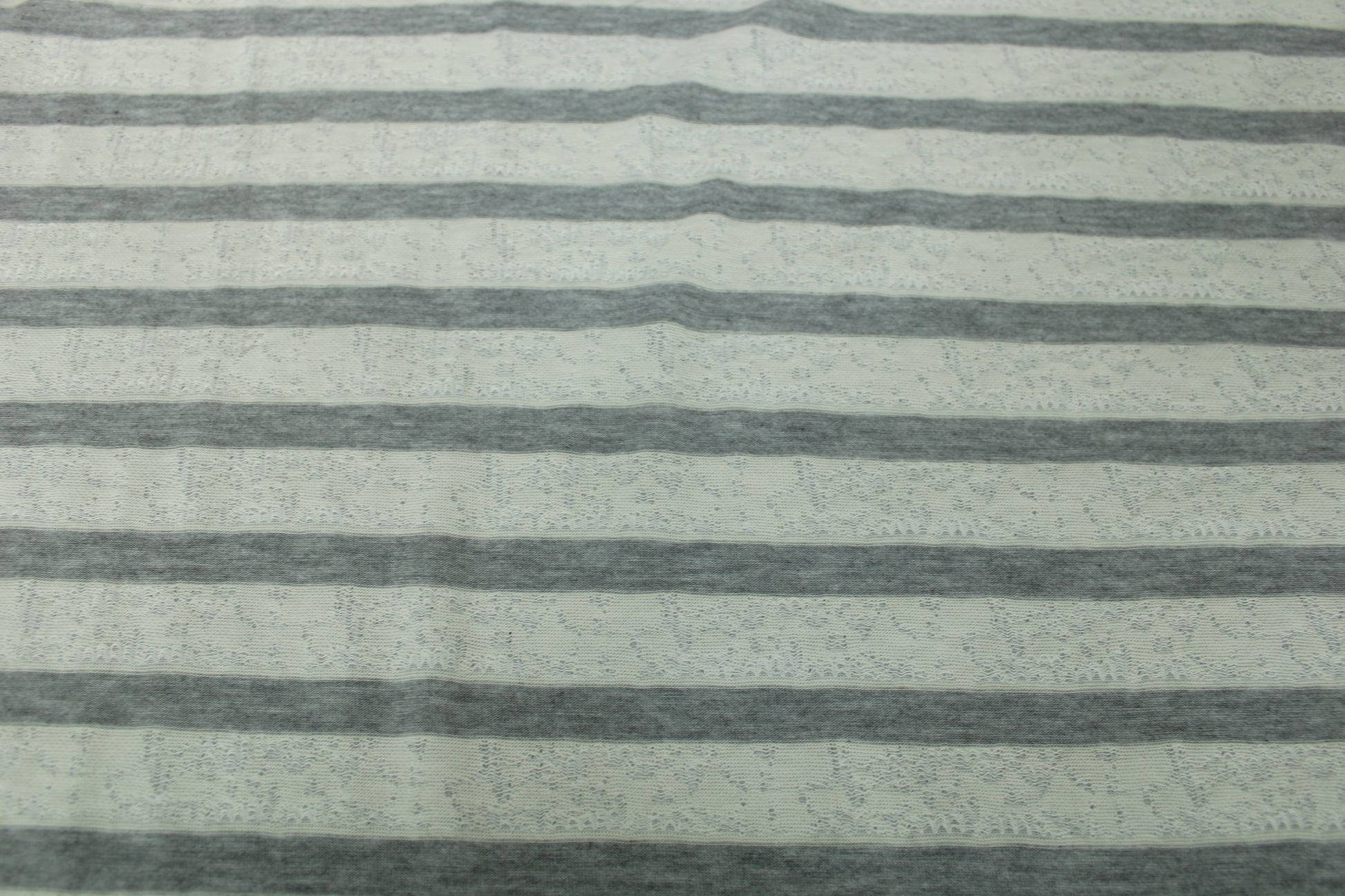 Tissu maille jersey - à rayures - gris et blanc - photo 5/5 | So Tissus