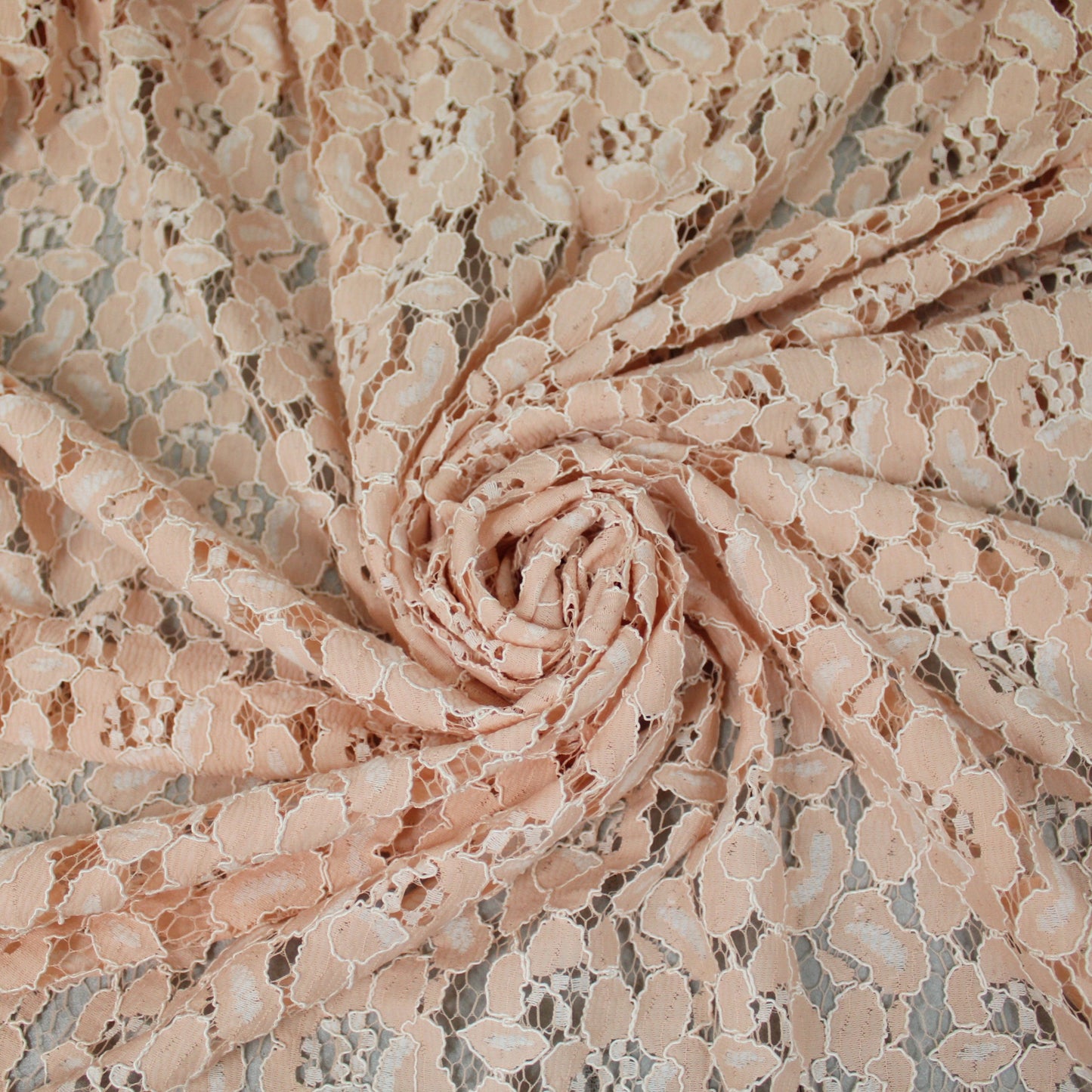 Tissu dentelle fleuri - rose pâle et blanc - photo 1/4 | So Tissus