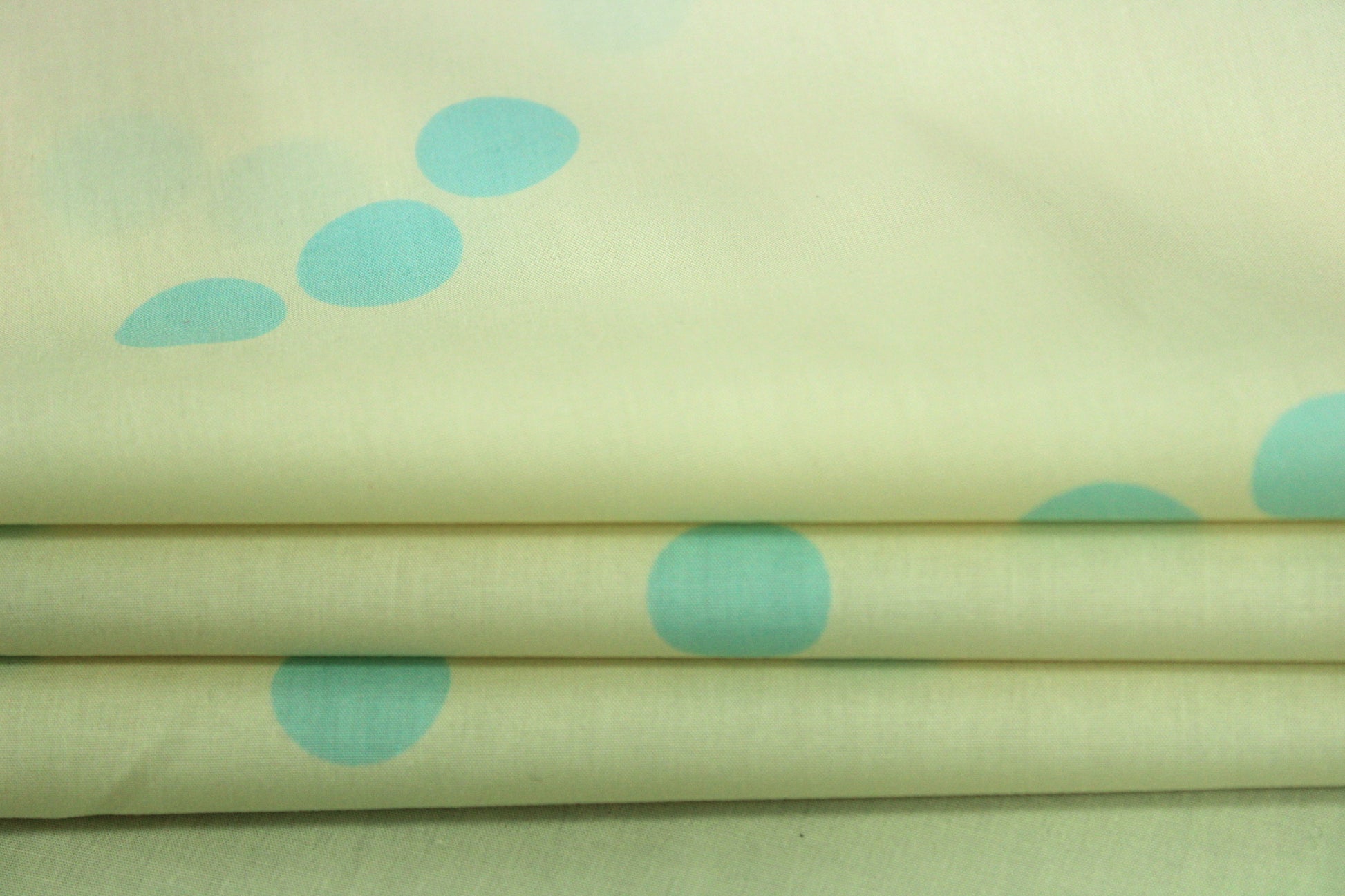 Tissu popeline coton - à pois - jaune pâle et bleu - photo 2/5 | So Tissus