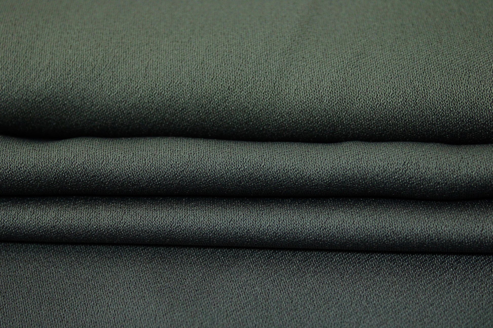 Tissu crêpe envers satin - gris foncé - photo 2/3 | So Tissus