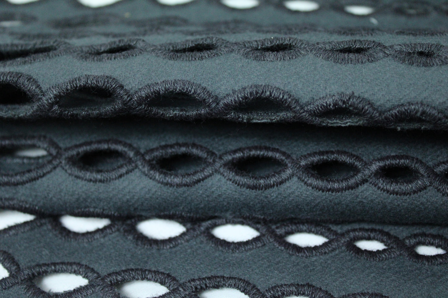 Tissu drap de laine brodé - gris souris foncé - photo 2/5 | So Tissus