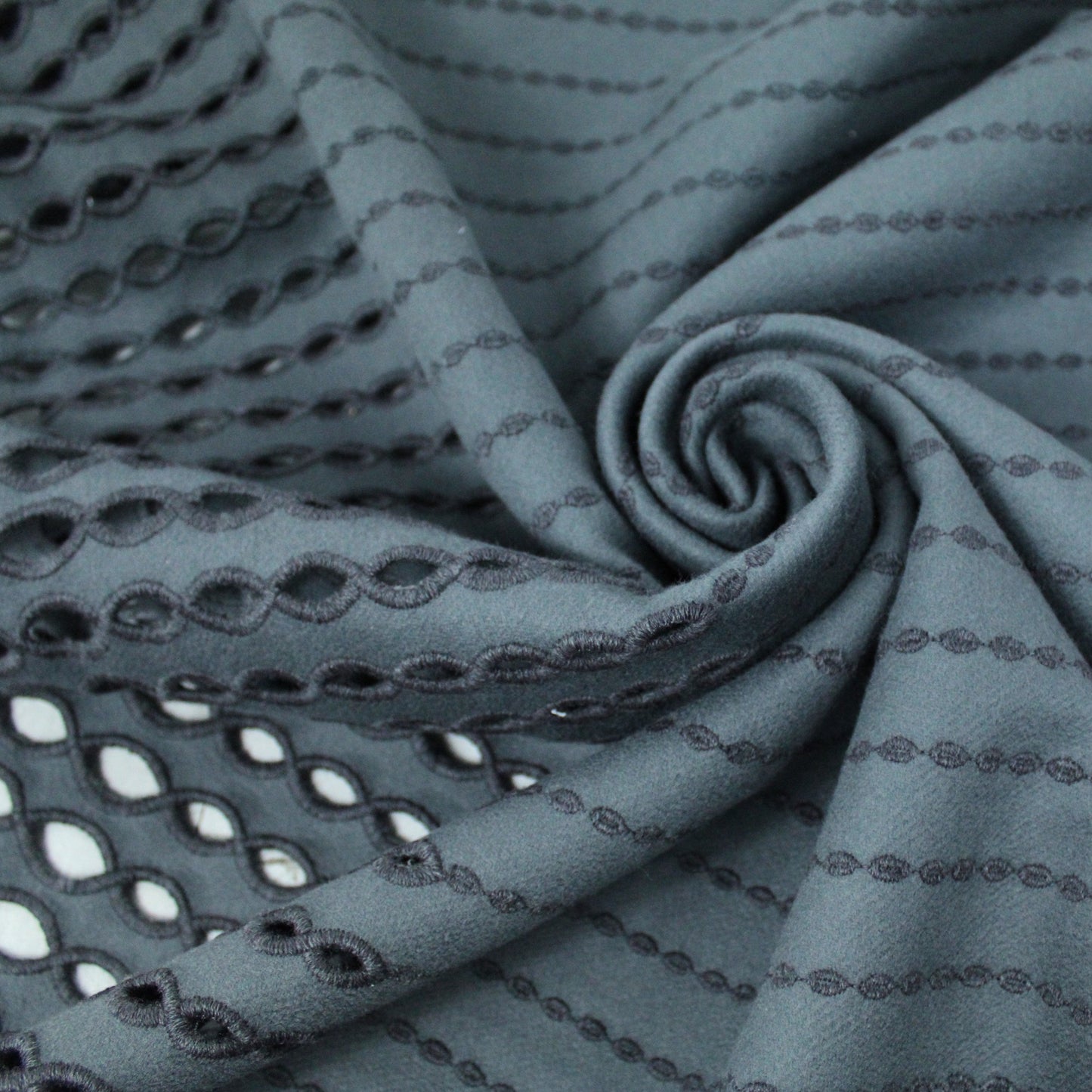 Tissu drap de laine brodé - gris souris foncé - photo 1/5 | So Tissus
