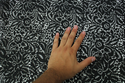 Tissu broderie anglaise au laser - noir - photo 4/5 | So Tissus