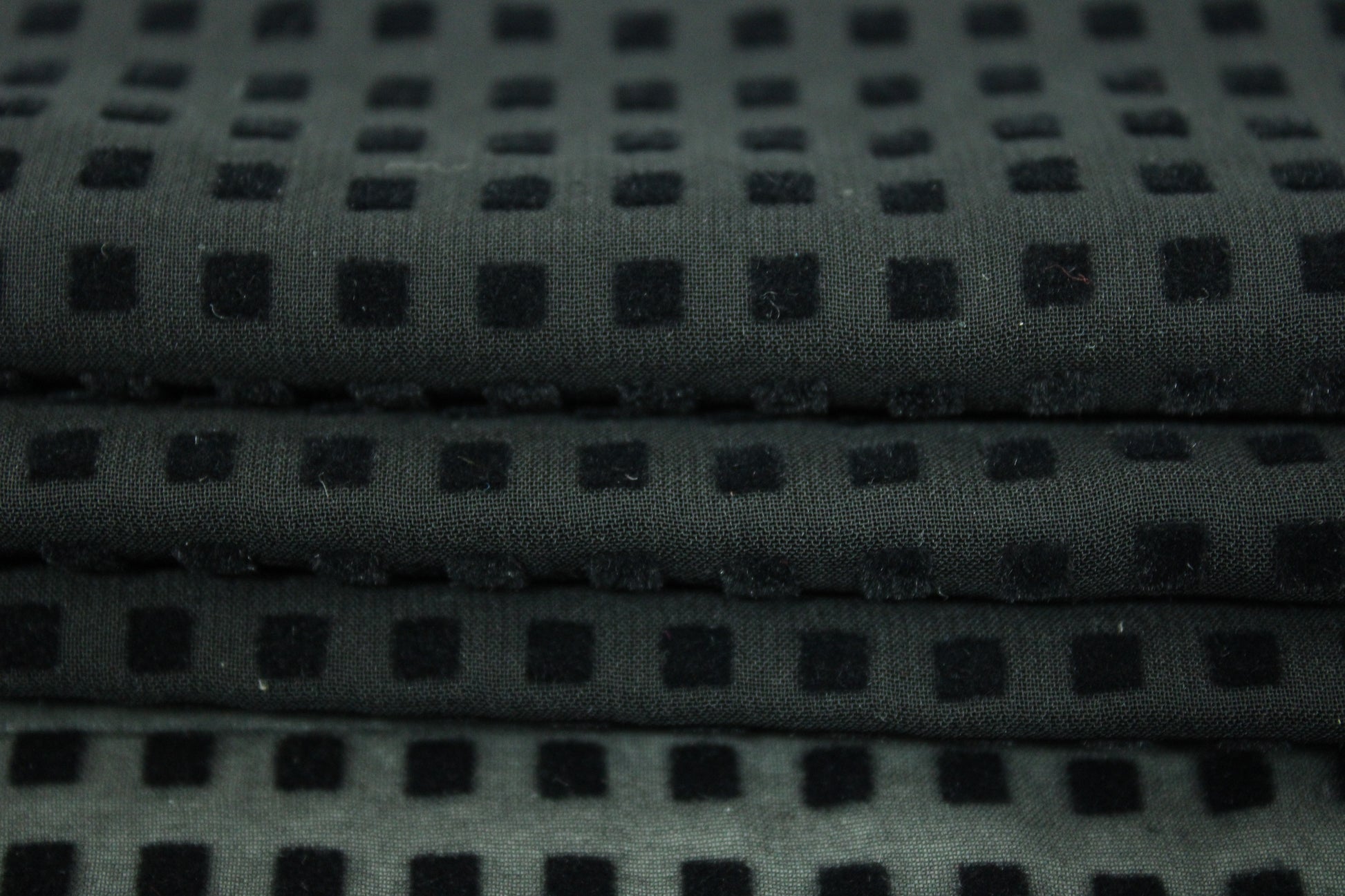 Tissu dévoré - motif géométrique - noir - photo 2/5 | So Tissus