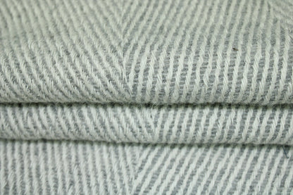 coupon de 1,5 mètre -  tweed de laine - motif chevron - gris clair et blanc - photo 2/4 | So Tissus