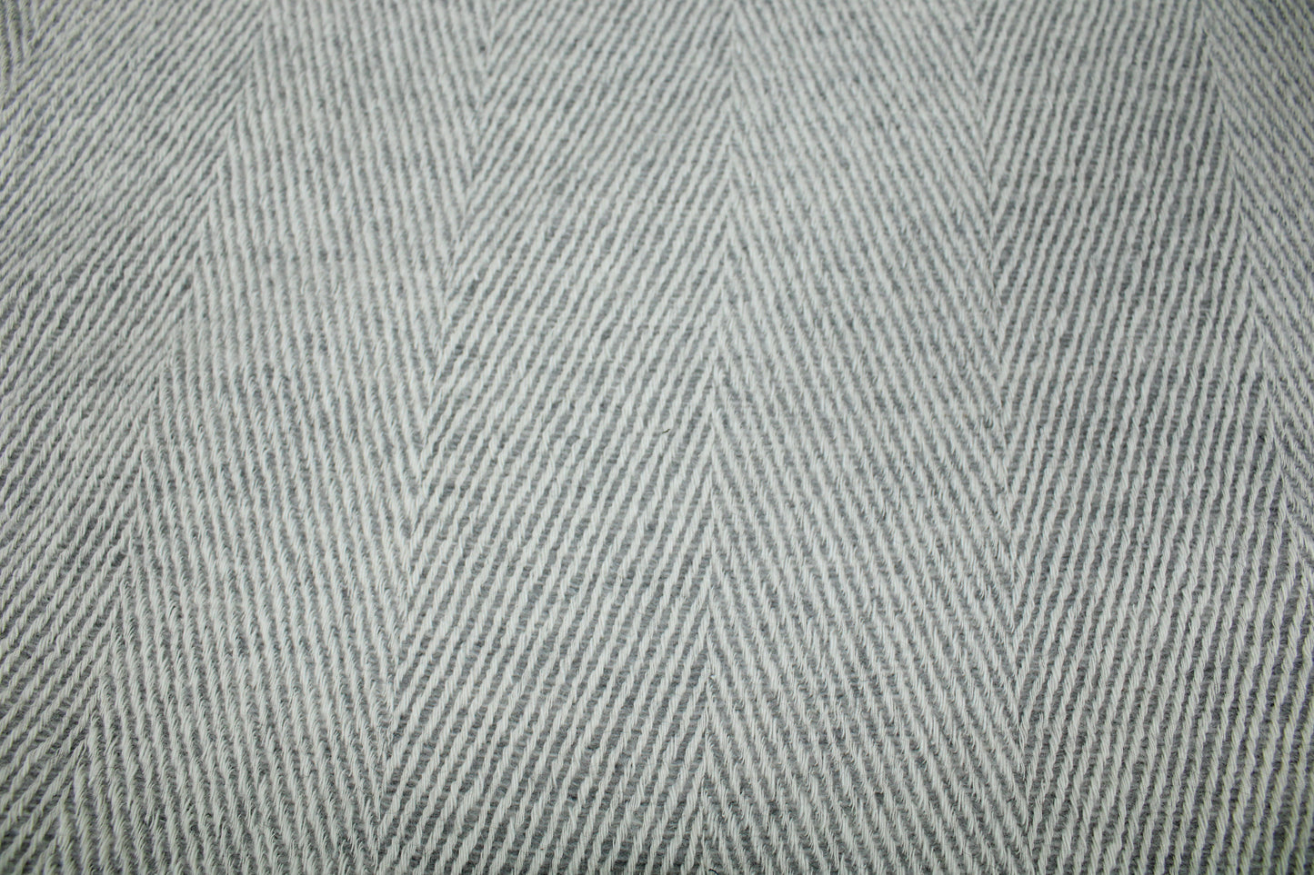 coupon de 1,5 mètre -  tweed de laine - motif chevron - gris clair et blanc - photo 4/4 | So Tissus