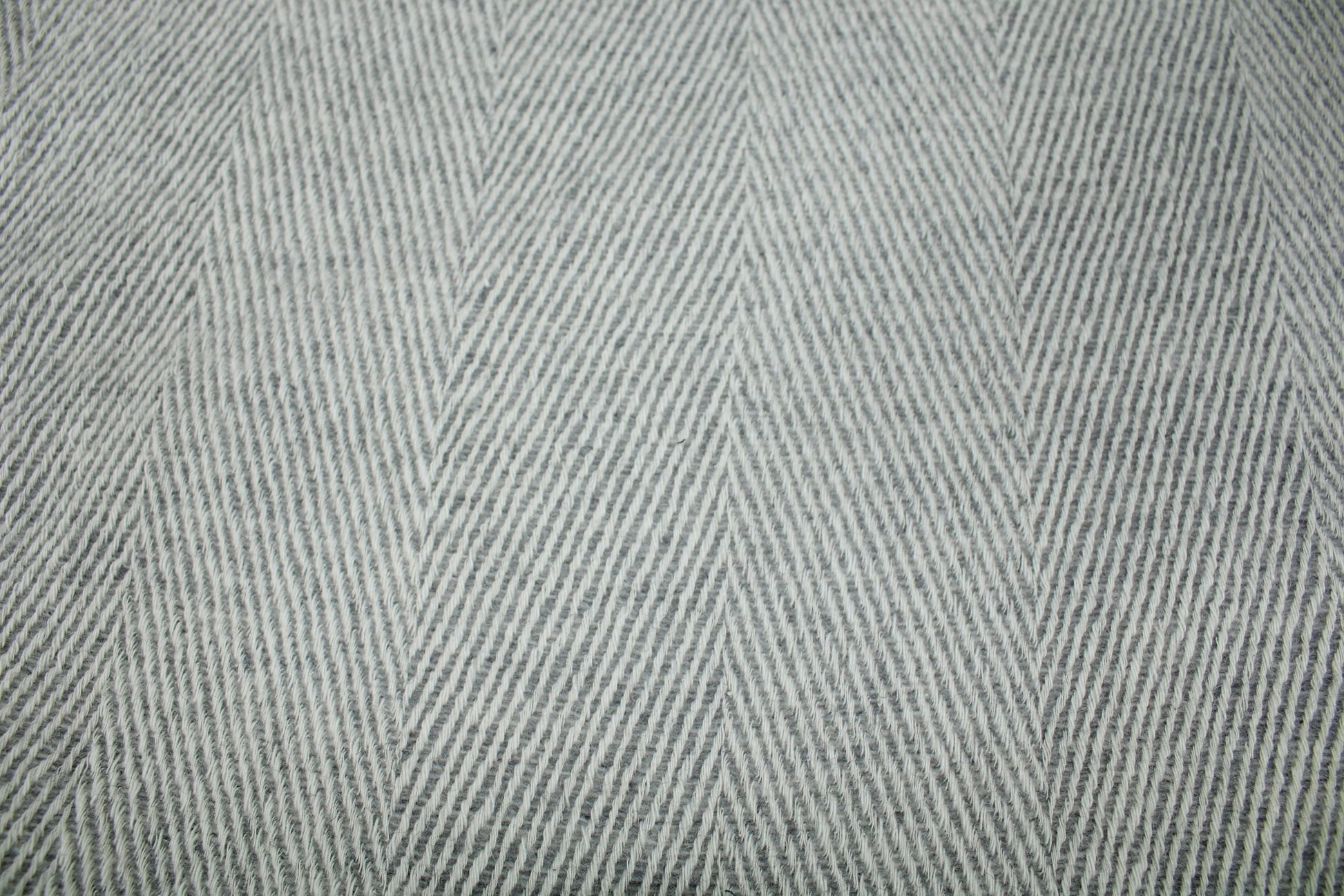 coupon de 1,5 mètre -  tweed de laine - motif chevron - gris clair et blanc - photo 4/4 | So Tissus