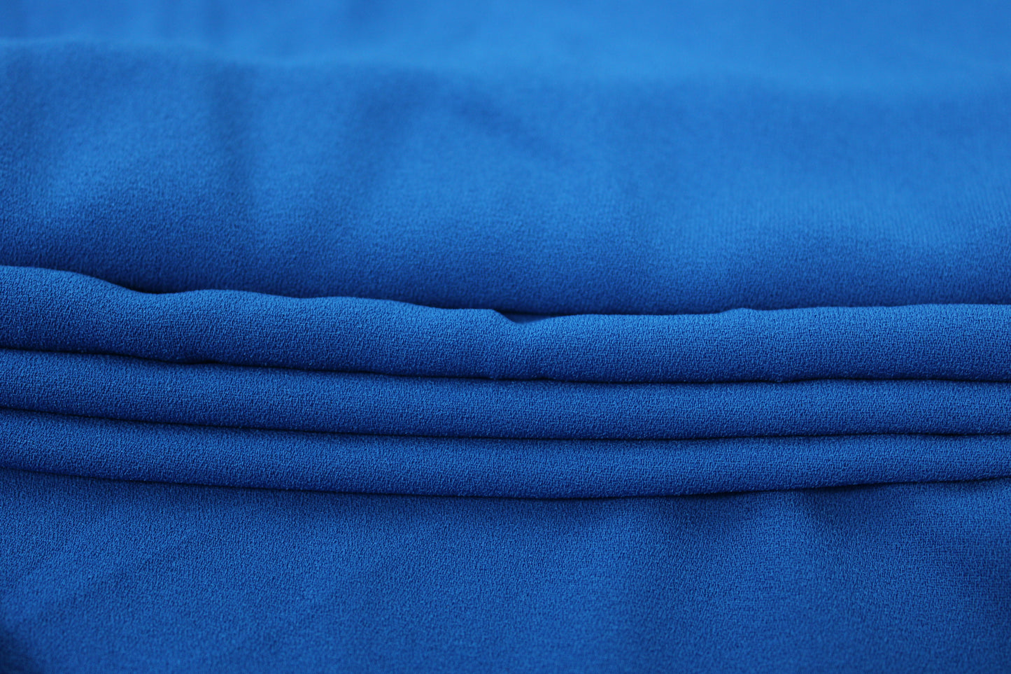 Tissu crêpe - bleu roi - photo 2/3 | So Tissus