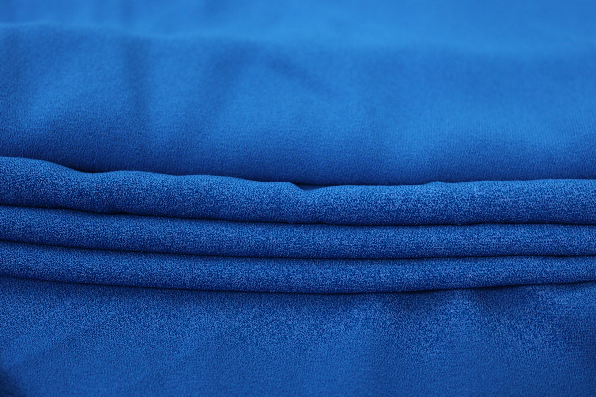 Tissu crêpe - bleu roi - photo 2/3 | So Tissus