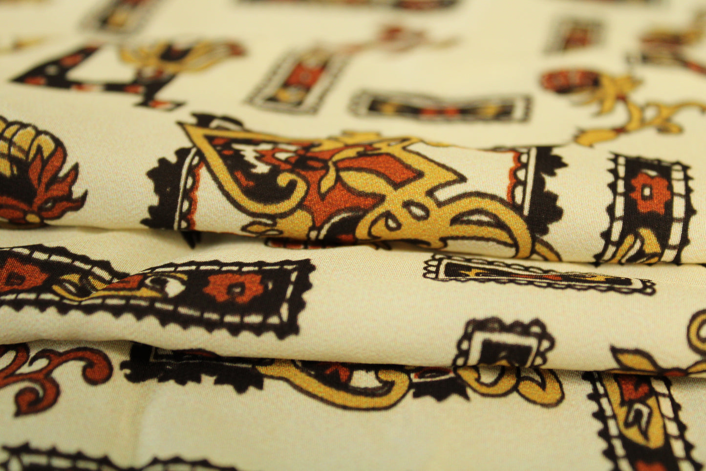 Coupon de 2,4 mètres - crêpe de chine 100% viscose - imprimé baroque - photo 2/4 | So Tissus