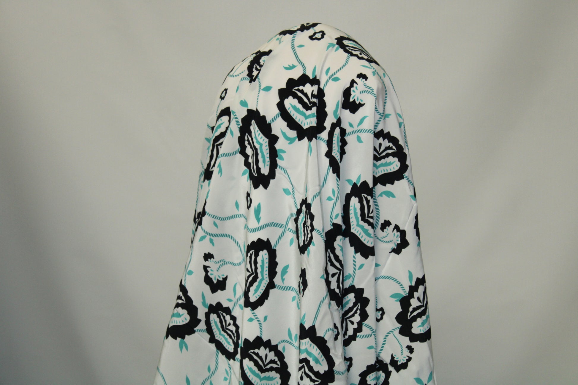 Coupon de 1 mètres - crêpe de chine 100% viscose - imprimé fleurs abstraites - photo 3/4 | So Tissus
