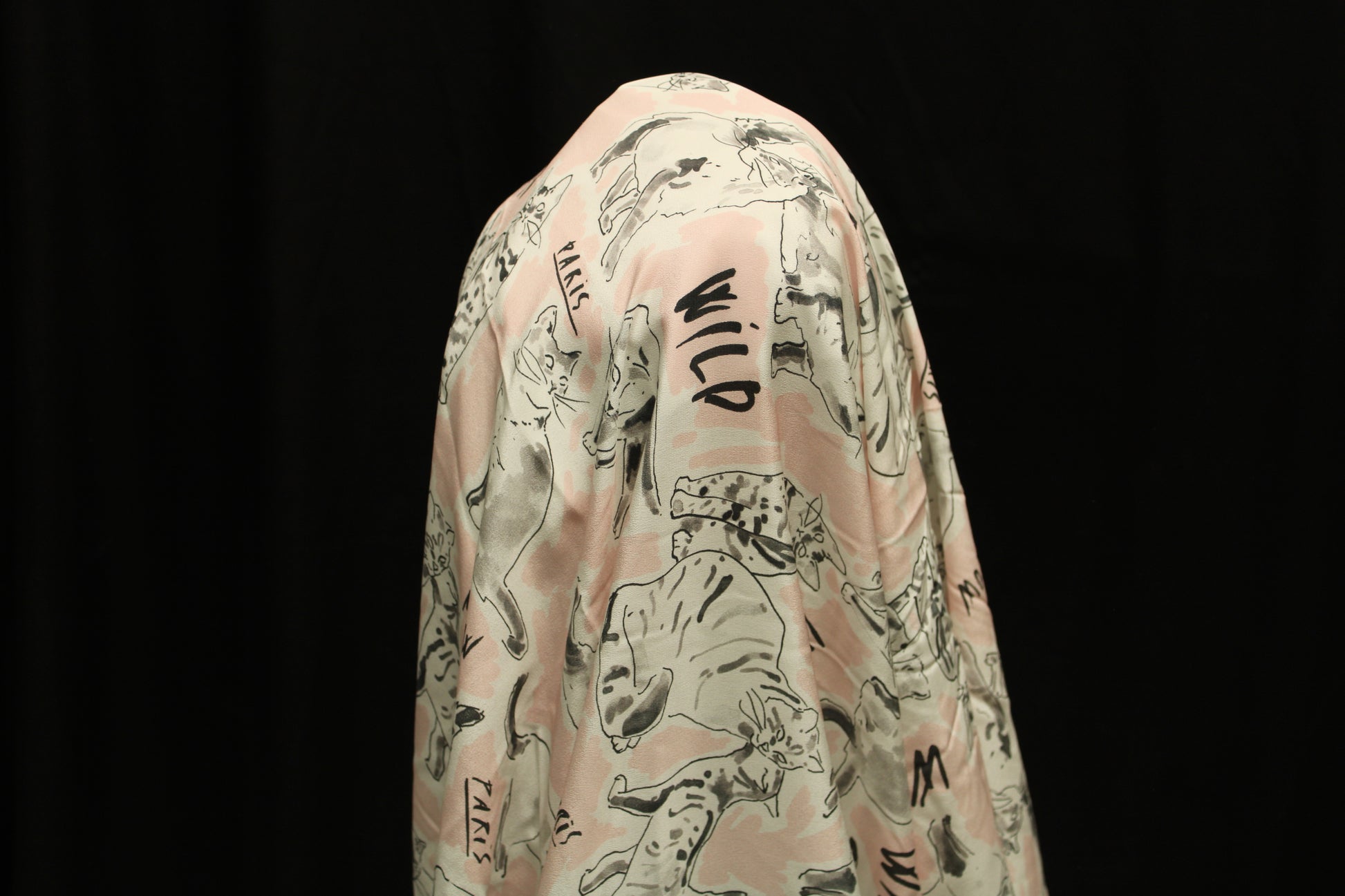 Coupon de 1,5 mètre - Crêpe de chine - imprimé chat - photo 7/8 | So Tissus