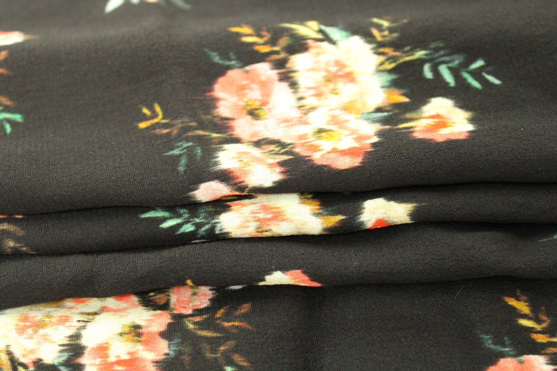 Coupon de 1,6 mètre - crêpe viscose - imprimé fleurs floues - photo 2/5 | So Tissus