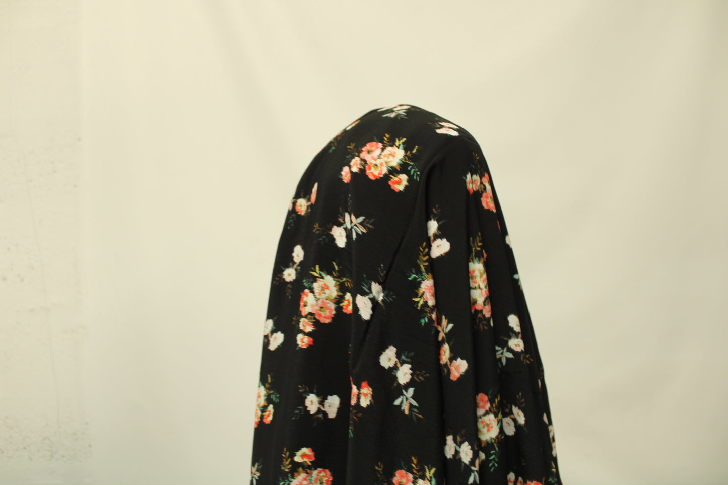 Coupon de 1,6 mètre - crêpe viscose - imprimé fleurs floues - photo 3/5 | So Tissus