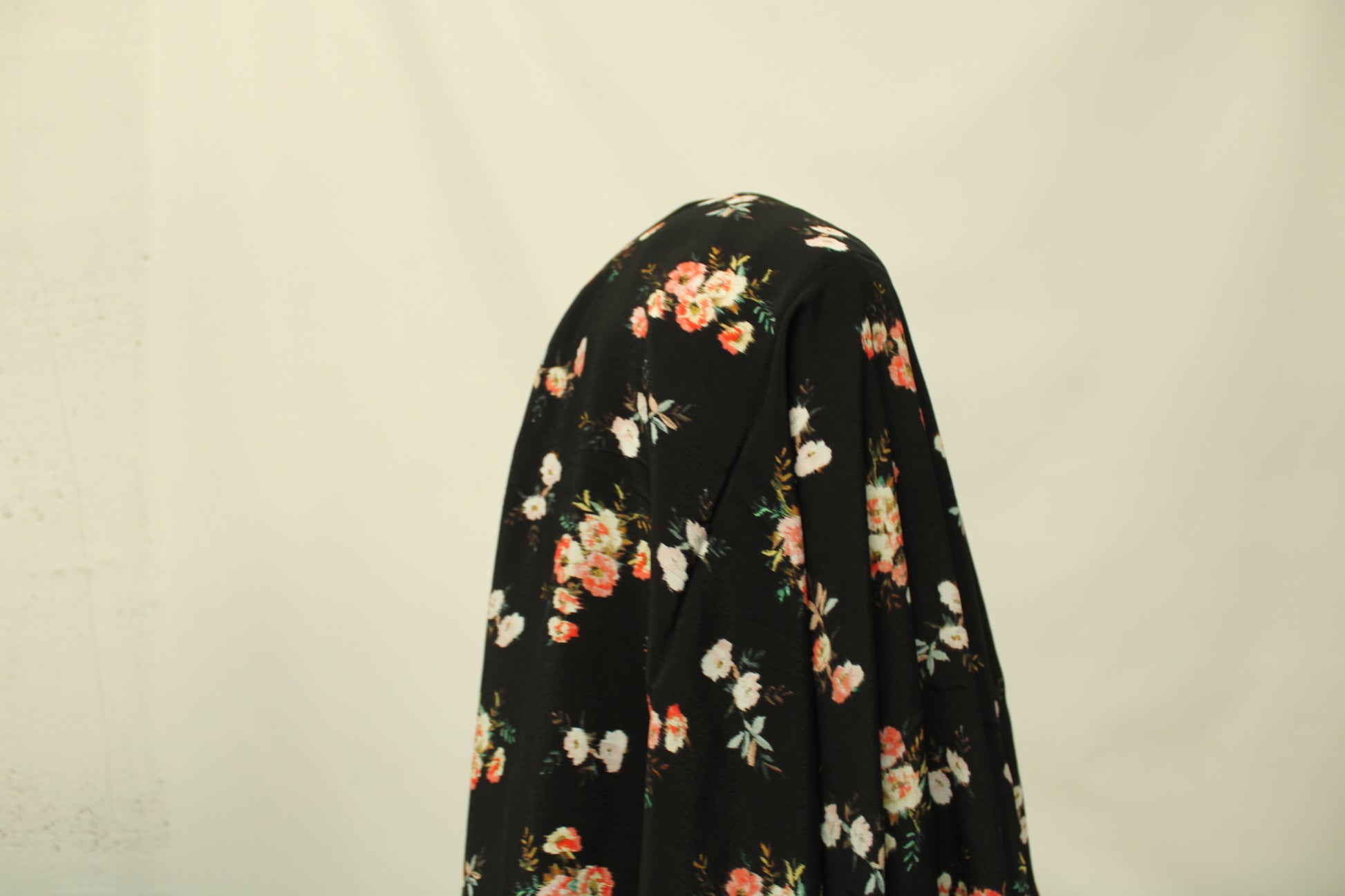 Coupon de 1,6 mètre - crêpe viscose - imprimé fleurs floues - photo 3/5 | So Tissus