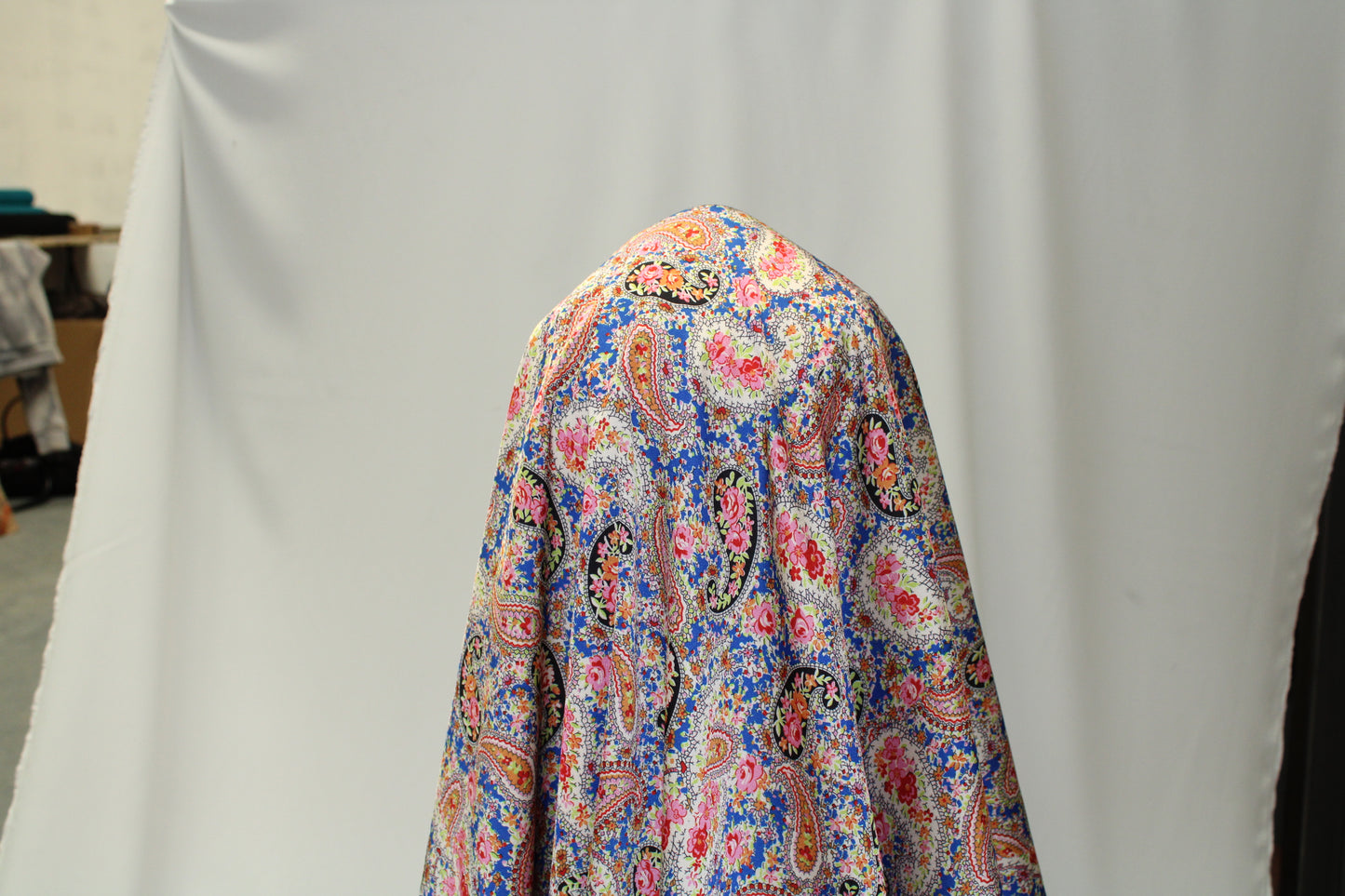 Coupon de 1,9 mètre - satin - imprimé cachemire - photo 3/5 | So Tissus