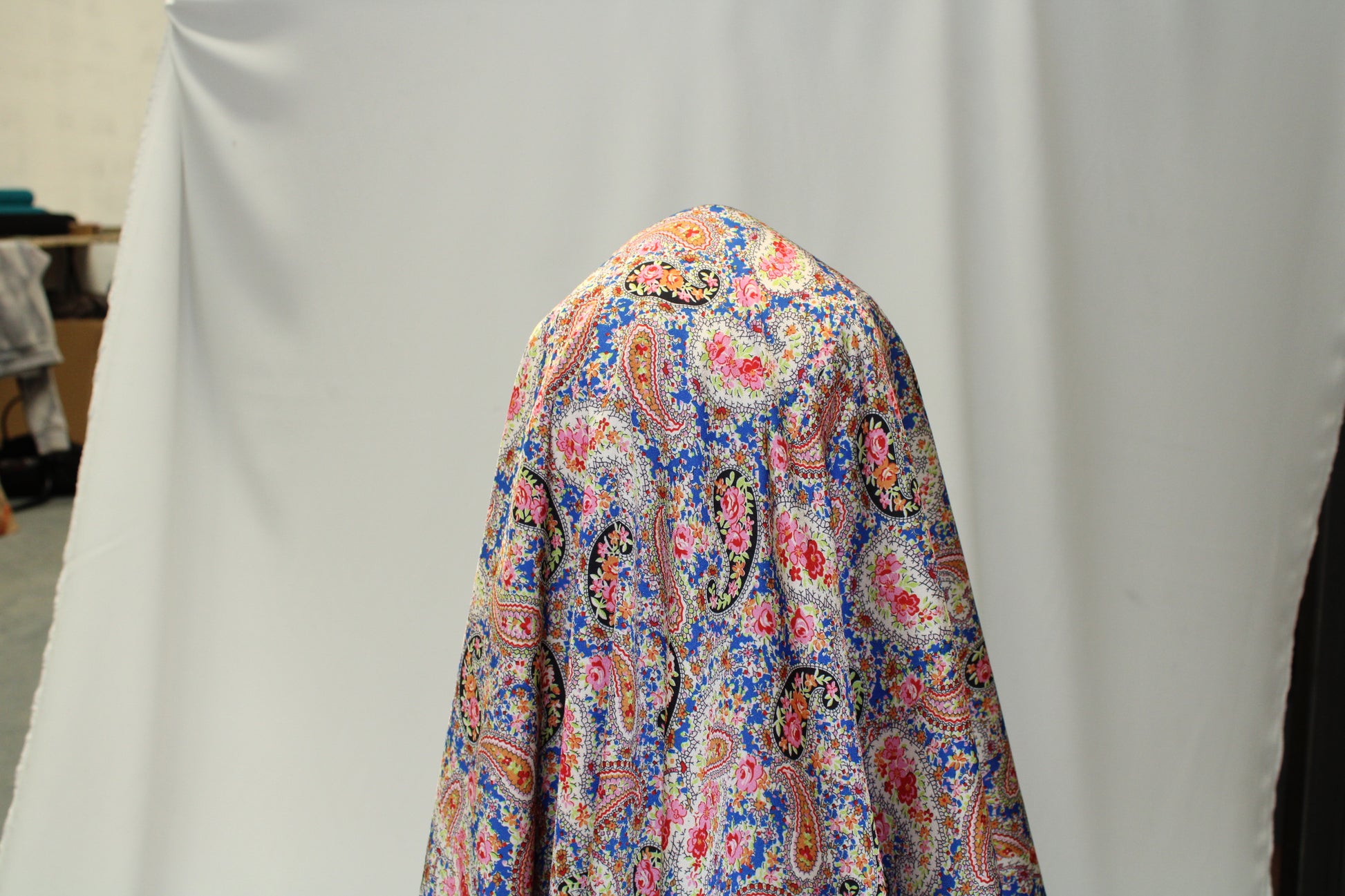 Coupon de 1,9 mètre - satin - imprimé cachemire - photo 3/5 | So Tissus