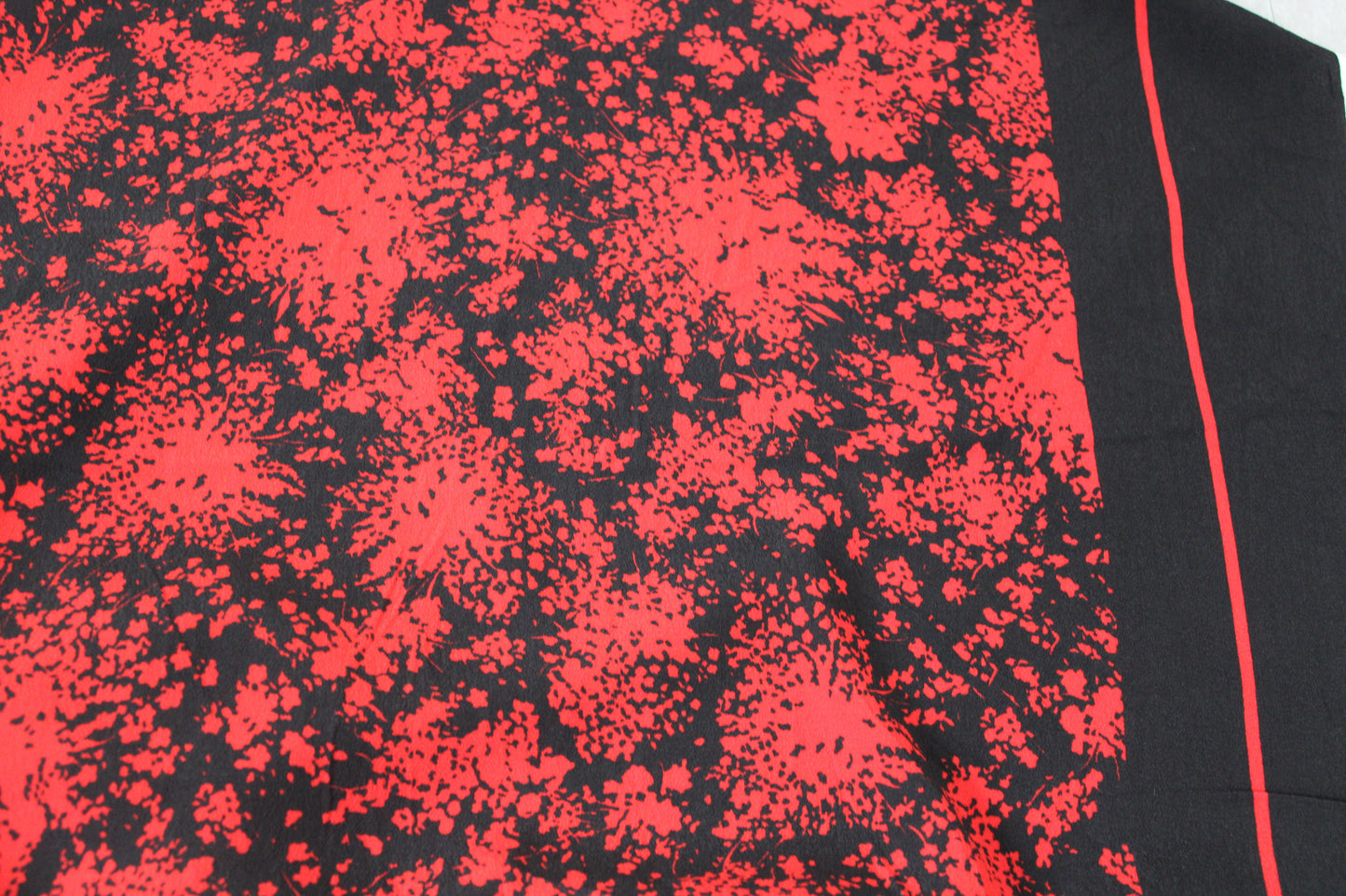 Coupon de 2,3 mètres - crêpe viscose - imprimé tacheté - photo 4/5 | So Tissus
