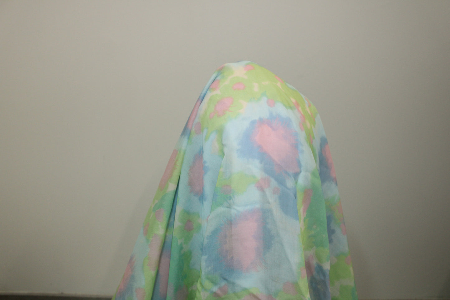 Coupon de 2,2 mètres - voile coton - imprimé tie and dye - photo 3/5 | So Tissus