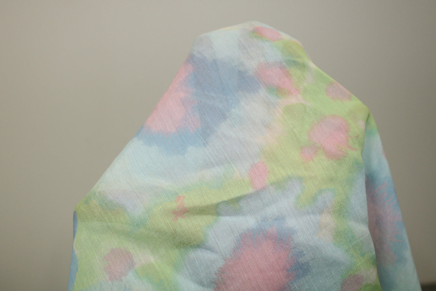 Coupon de 2,2 mètres - voile coton - imprimé tie and dye - photo 4/5 | So Tissus
