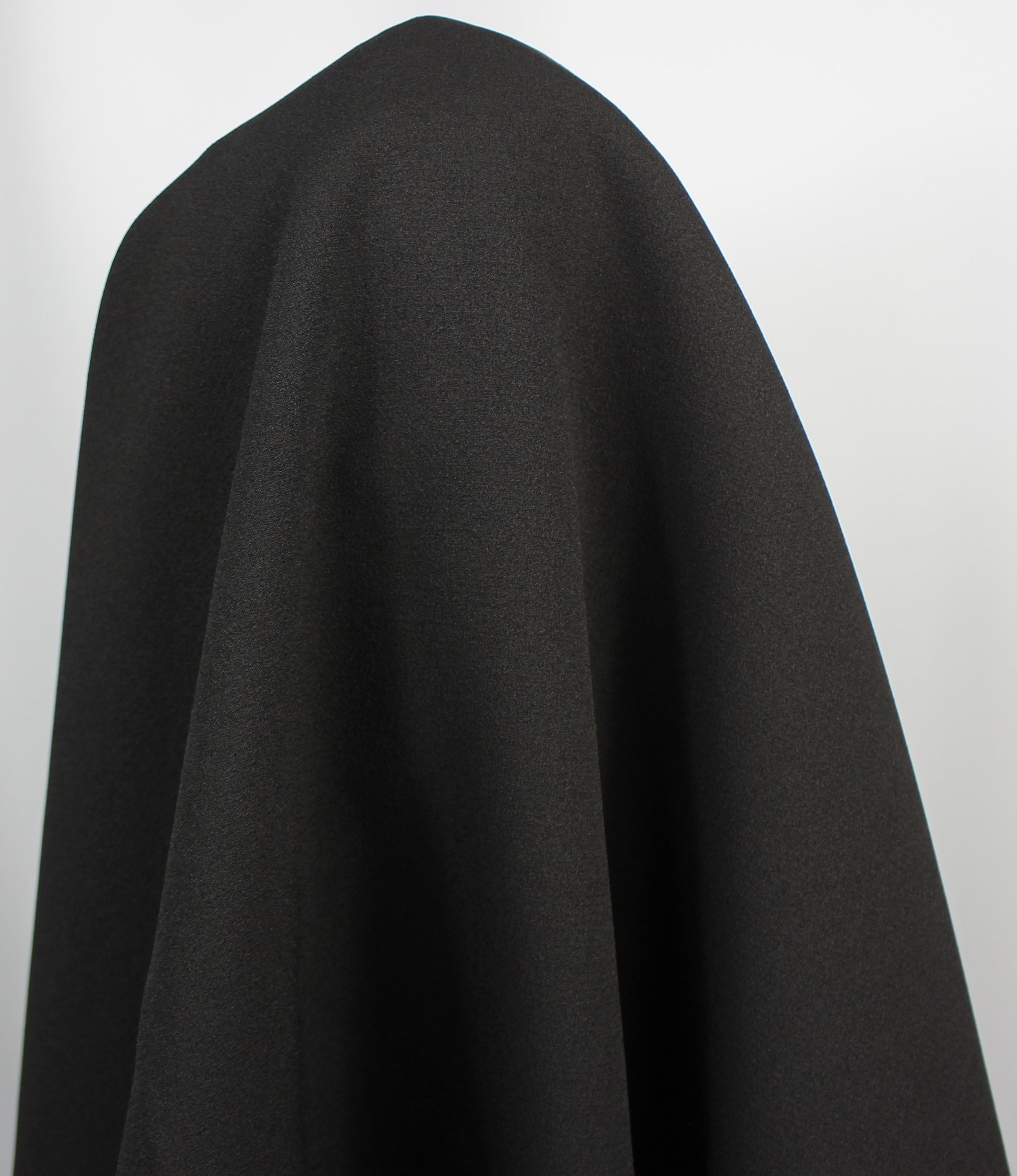 Tissus haute couture. Tissus au mètre pas cher. Tissus pas cher. Acheter tissus au mètre. Tissus français. Tissus de grandes maisons. Tissus haut de gamme. Tissus pour collection. Tissus pour createur. Jeune createur. Laine. Soie. Coton. Lin.