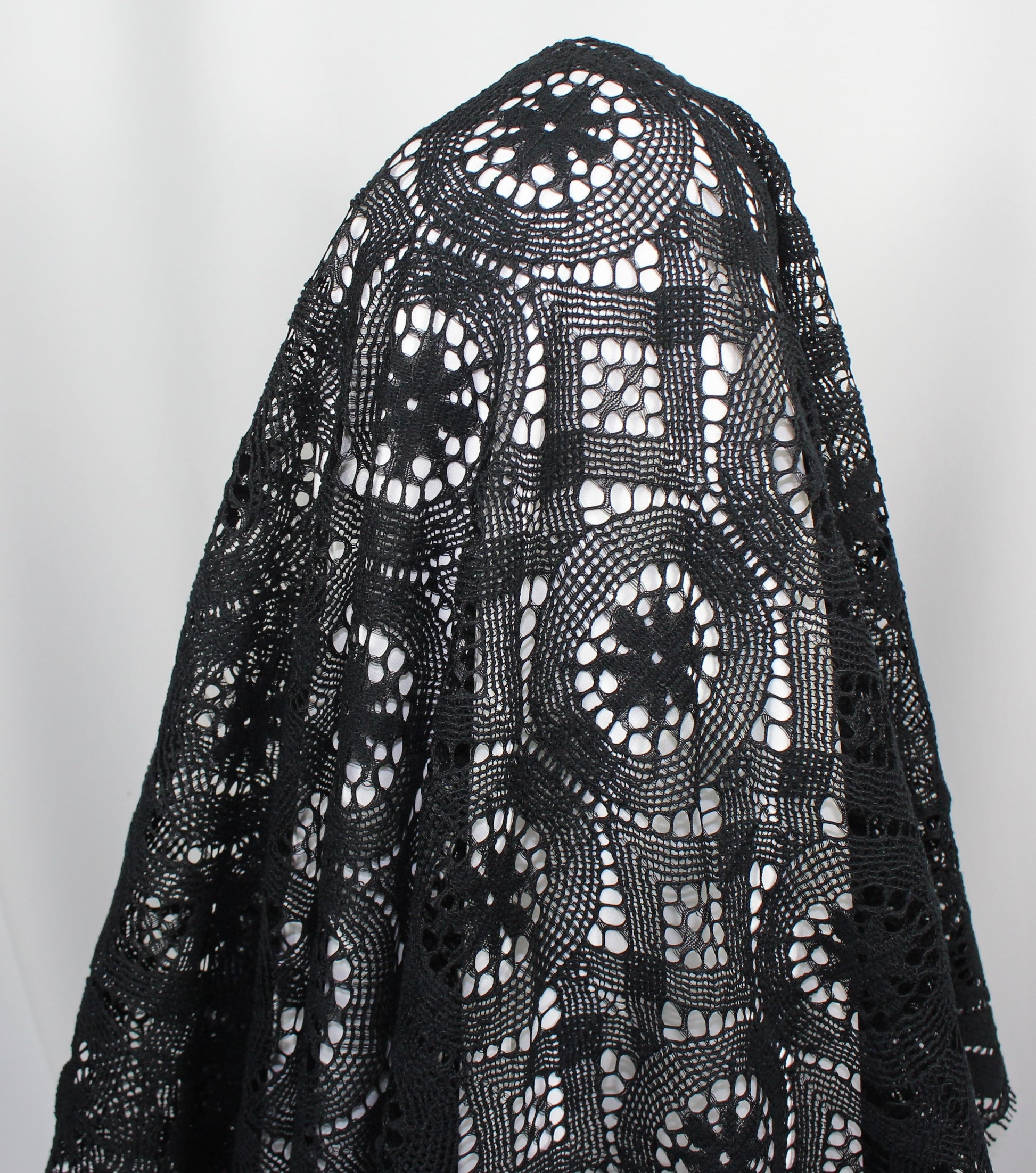 Tissus haute couture. Tissus au mètre pas cher. Tissus pas cher. Acheter tissus au mètre. Tissus français. Tissus de grandes maisons. Tissus haut de gamme. Tissus pour collection. Tissus pour createur. Jeune createur. Laine. Soie. Coton. Lin.