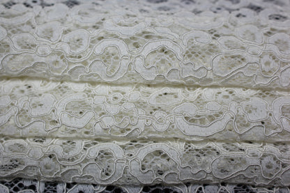 Tissus haute couture. Tissus au mètre pas cher. Tissus pas cher. Acheter tissus au mètre. Tissus français. Tissus de grandes maisons. Tissus haut de gamme. Tissus pour collection. Tissus pour createur. Jeune createur. Laine. Soie. Coton. Lin.