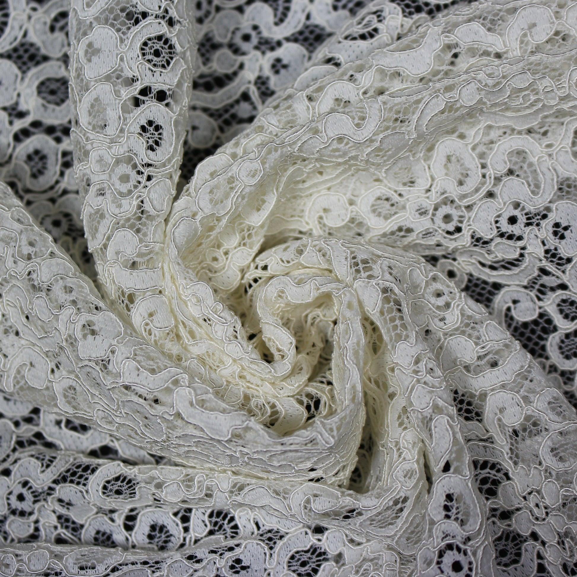 Tissus haute couture. Tissus au mètre pas cher. Tissus pas cher. Acheter tissus au mètre. Tissus français. Tissus de grandes maisons. Tissus haut de gamme. Tissus pour collection. Tissus pour createur. Jeune createur. Laine. Soie. Coton. Lin.