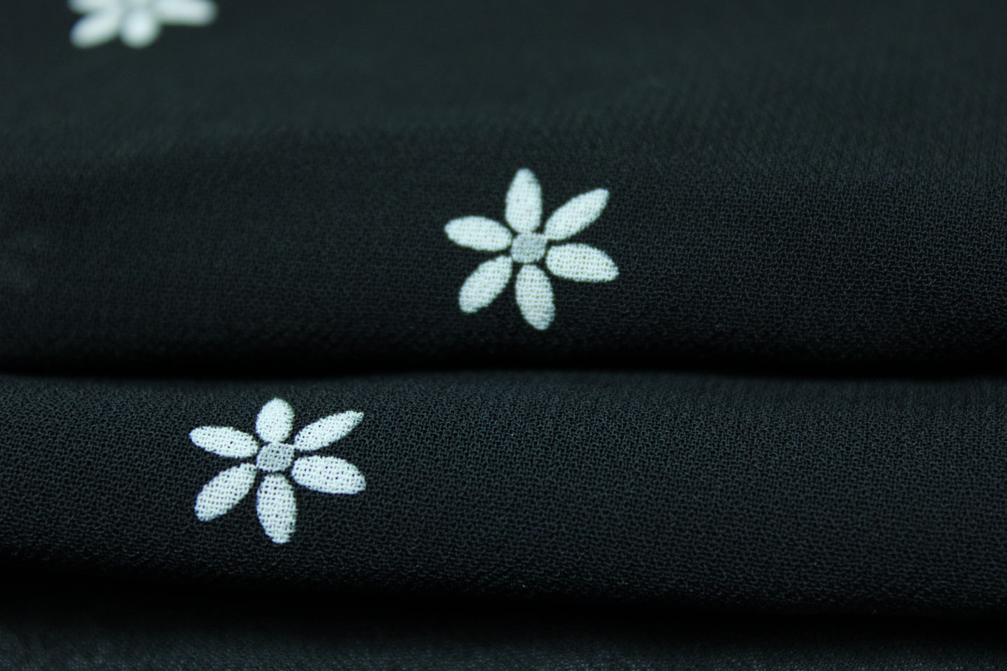 Coupon de 3 mètres - crêpe georgette polyester - imprimé fleurs blanches - photo 2/3 | So Tissus