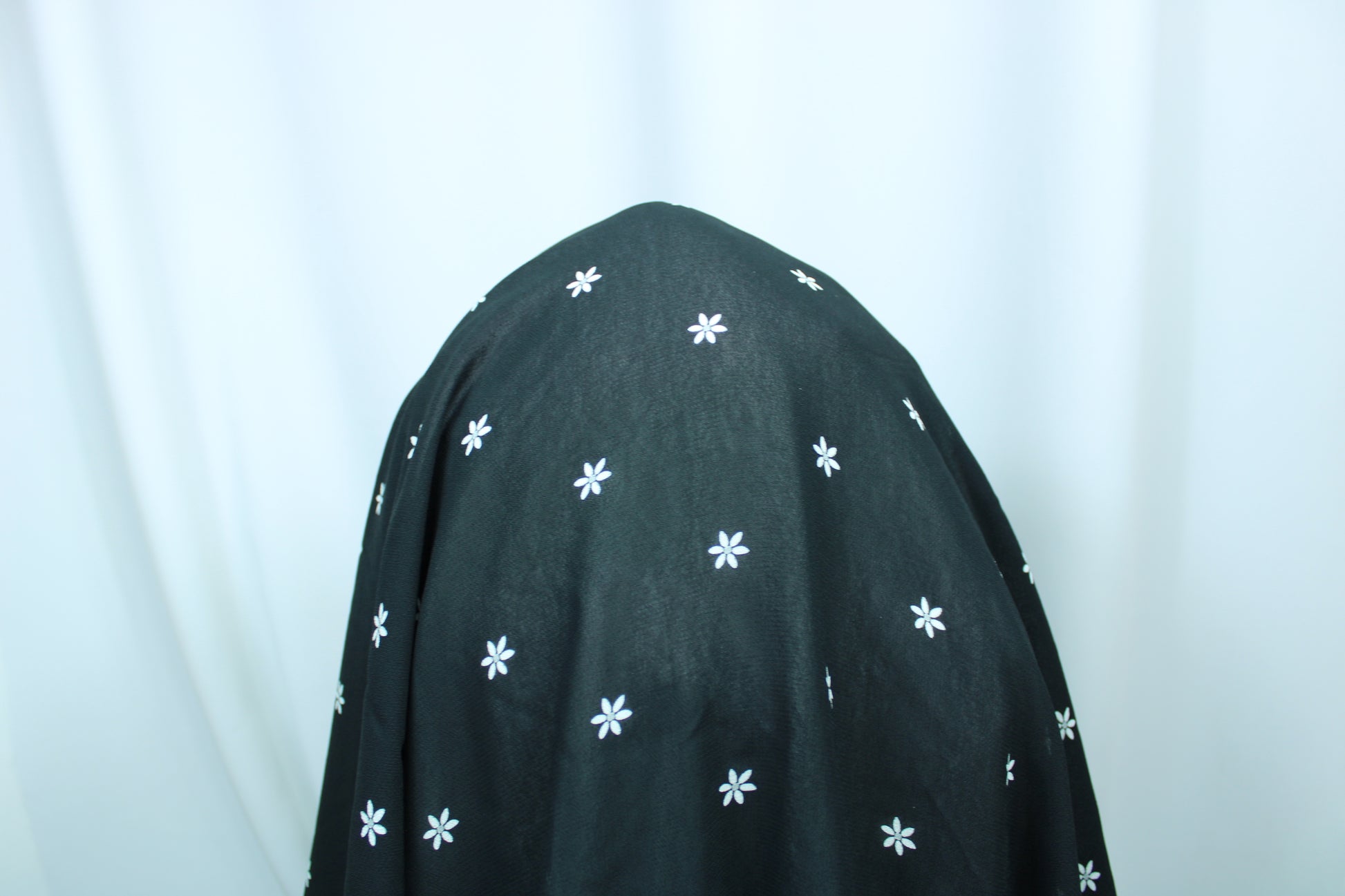Coupon de 3 mètres - crêpe georgette polyester - imprimé fleurs blanches - photo 3/3 | So Tissus